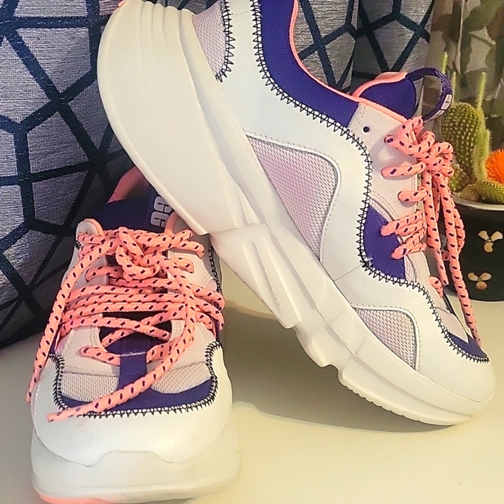 UGG Stylish Women's Sneakers in White and Purple